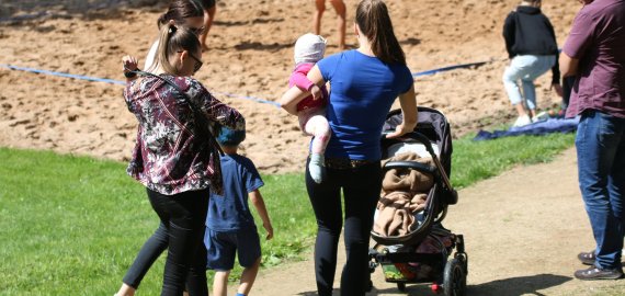 Rokiškio bendruomeniniai šeimos namai kviečia registruotis į nemokamus pozityvios tėvystės mokymus