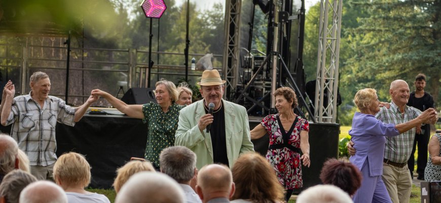 Kriaunų miestelio šventėje svečiai šėlo su Simonu Donskovu (video+foto)
