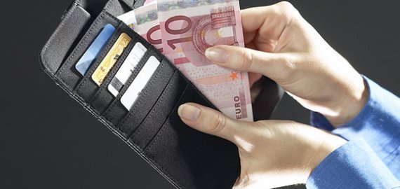 Parduotuvėje iš rankinės ištraukta piniginė