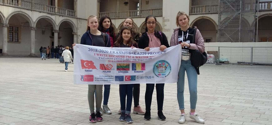 Juozo Tūbelio progimnazijos moksleivės dalyvavo projekto „Rašau, nes ir aš esu rašytojas“ susitikime, Lenkijoje