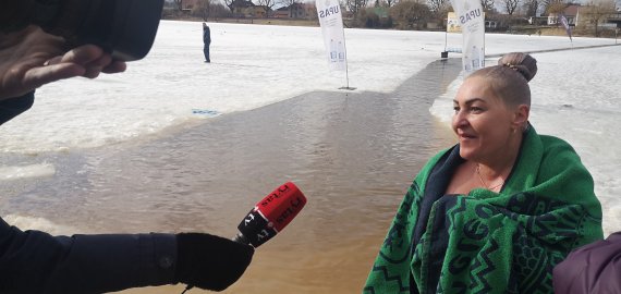 Ekstremalus plaukimas Rokiškio ežere sulaukė didelio dėmesio (video)