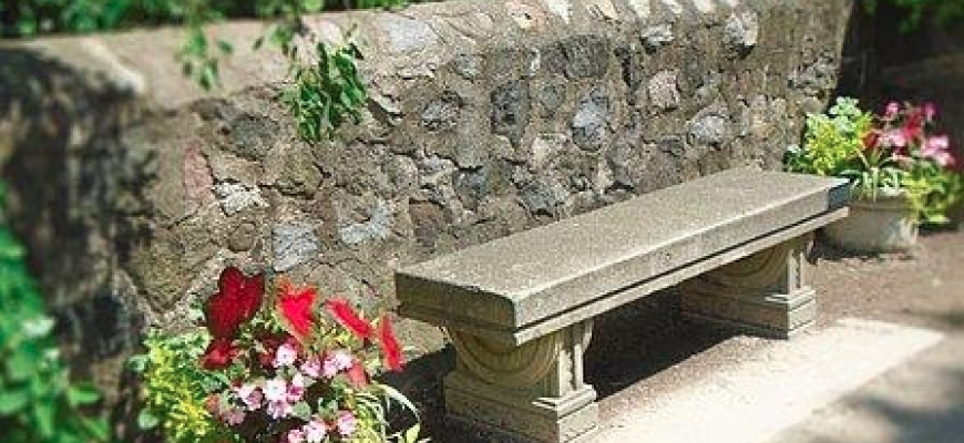 Betoniniai suoliukai: kuomet tai yra geriausias pasirinkimas?
