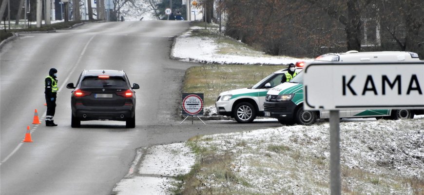 „Valstiečiai“ ragina naikinti judėjimo draudimus, atverti mažas parduotuves, kirpyklas