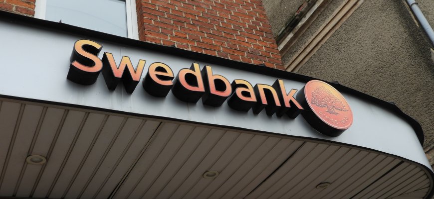 „Swedbank“ įspėja dėl sukčių: jie ėmė siųsti naujus laiškus