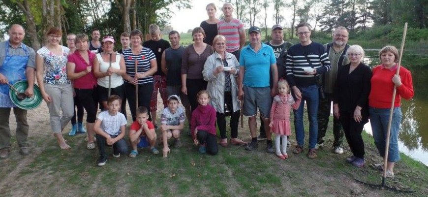 Darbštūs Skemų kaimo gyventojai noriai prisideda prie poilsiavietės tvarkymo
