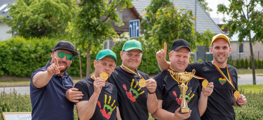 Žmonių su negalia aisštoko varžybos (foto)