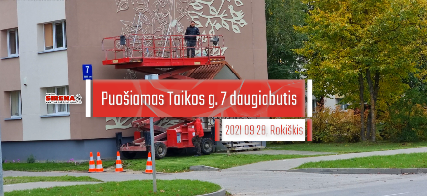 Puošiamas Taikos g. daugiabutis (video+foto)