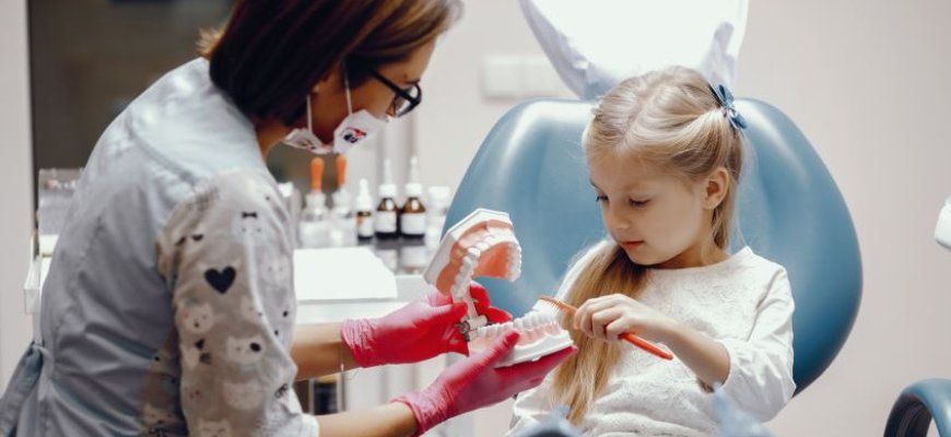 Ką svarbu žinoti moksleivių tėvams apie odontologines paslaugas vaikams?
