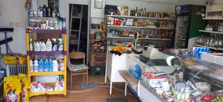 Suvainiškyje uždaroma vienintelė parduotuvė – produktus išdalijo pusvelčiui, o skolininkų sąrašą sudegins