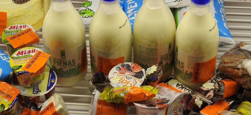 Vyriausybė: pasibaigusio galiojimo produktais galima prekiauti dar 45 dienas