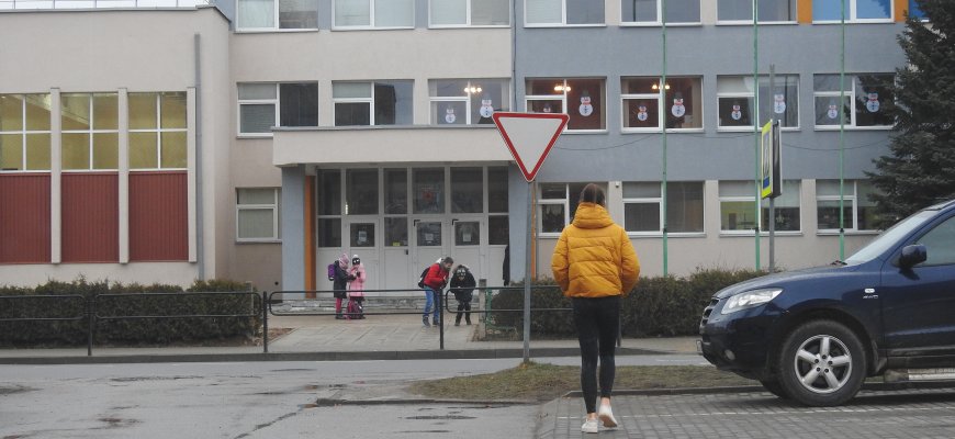 Vaikai iš sunkumų patiriančių šeimų į mokyklas galės grįžti ketvirtadienį arba pirmadienį