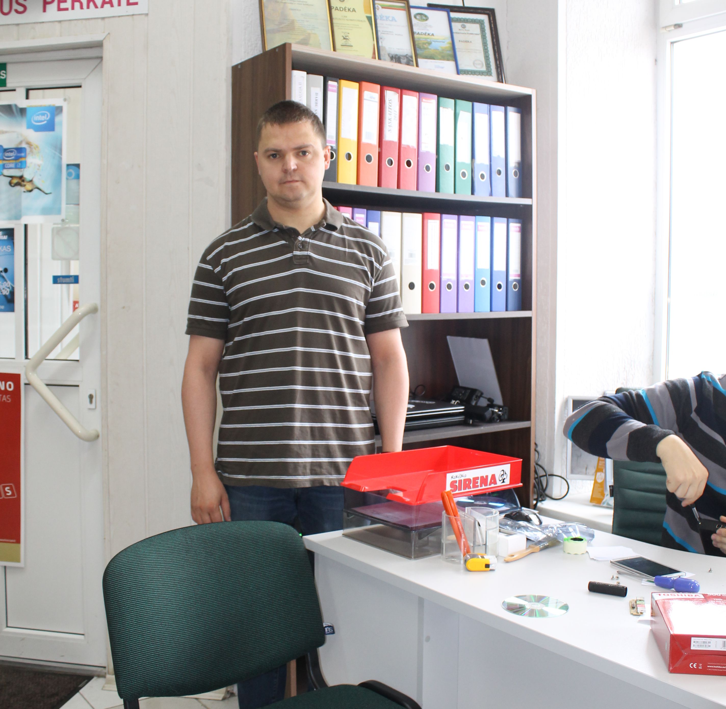 dvejetainių parinkčių prekybos perspėjimai intelektualus kompiuteriai